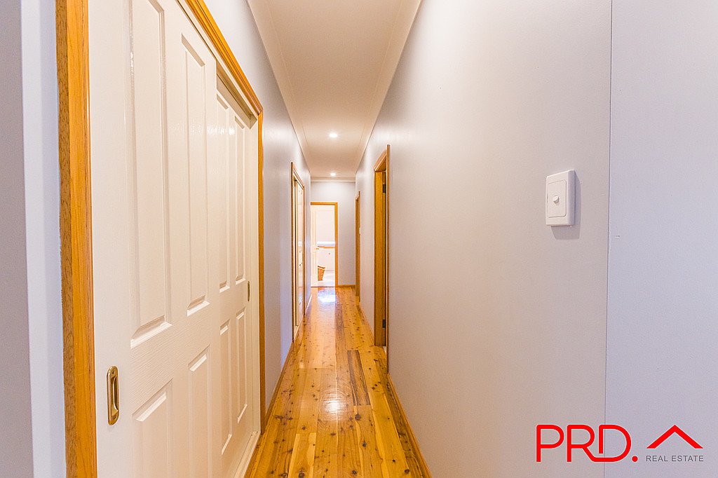 38 Peregrine Avenue TAMWORTH 24