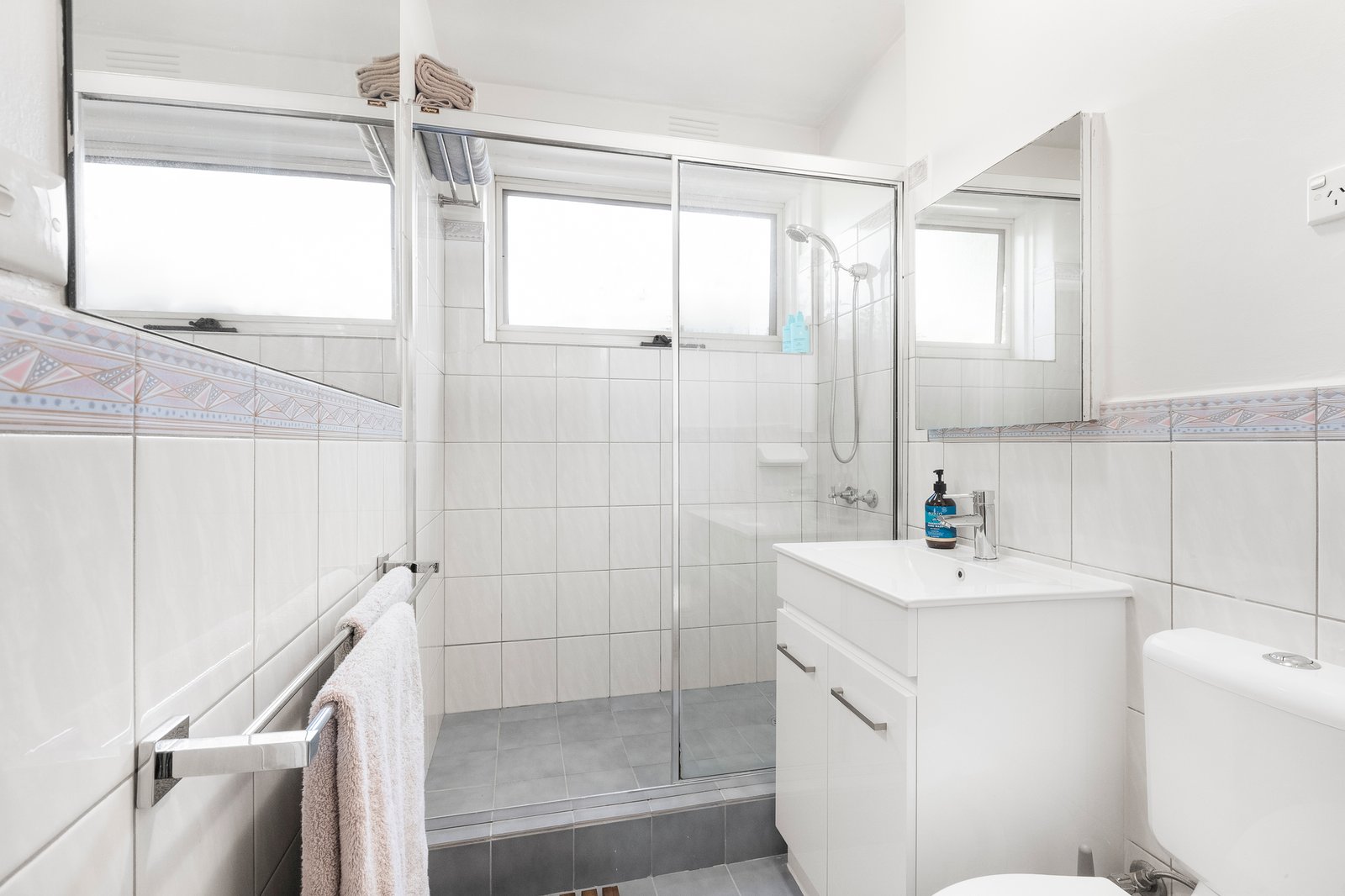 Real Estate and Property in 3/8 Pine Avenue, Elwood, VIC