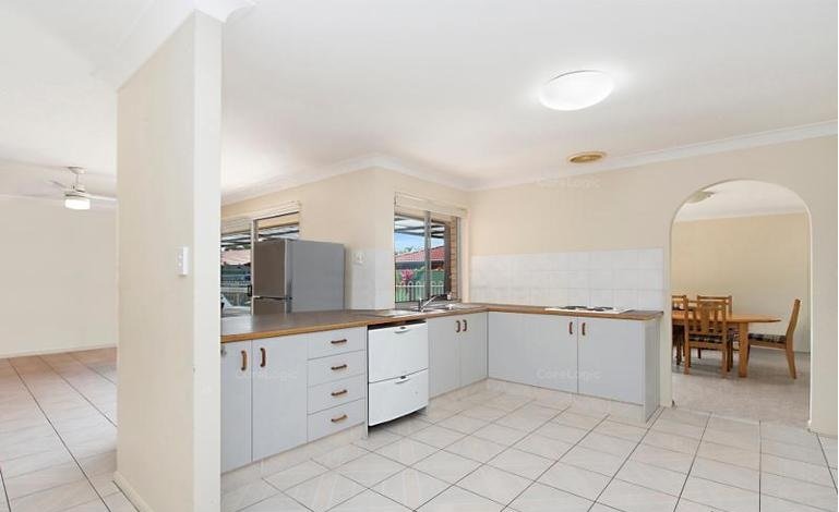 38 Pintail Crescent BURLEIGH WATERS 2