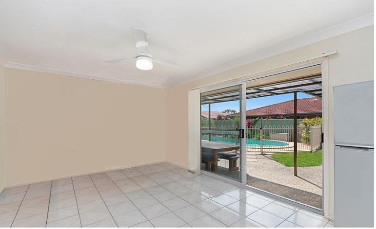 38 Pintail Crescent BURLEIGH WATERS 4