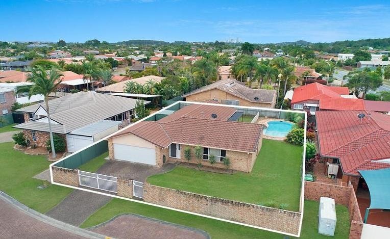 38 Pintail Crescent BURLEIGH WATERS 9
