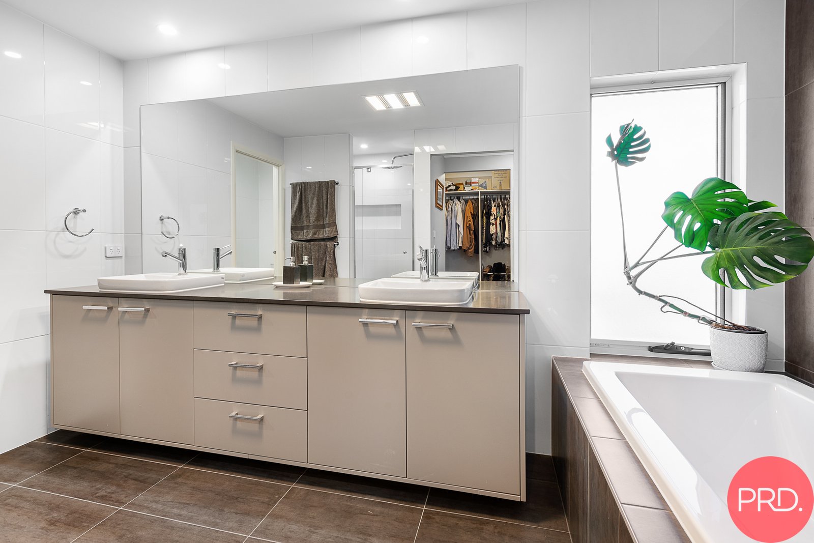 38 Plover Circuit ABERGLASSLYN 20