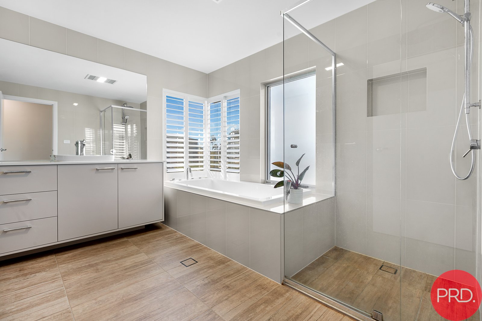 38 Plover Circuit, ABERGLASSLYN NSW 2320