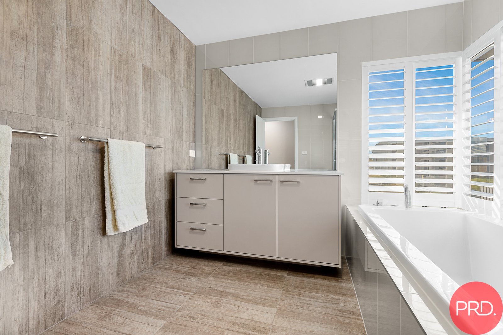 38 Plover Circuit ABERGLASSLYN 35