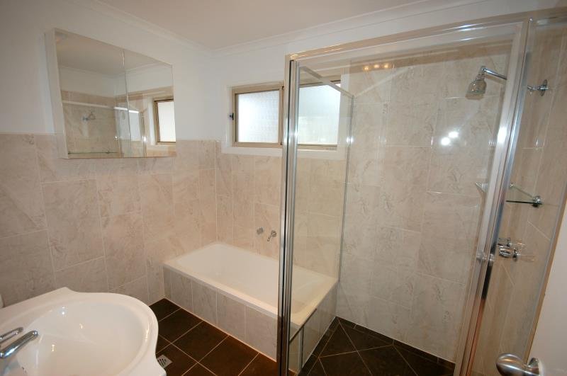 38 Railway Street, The Rock  THE ROCK 8