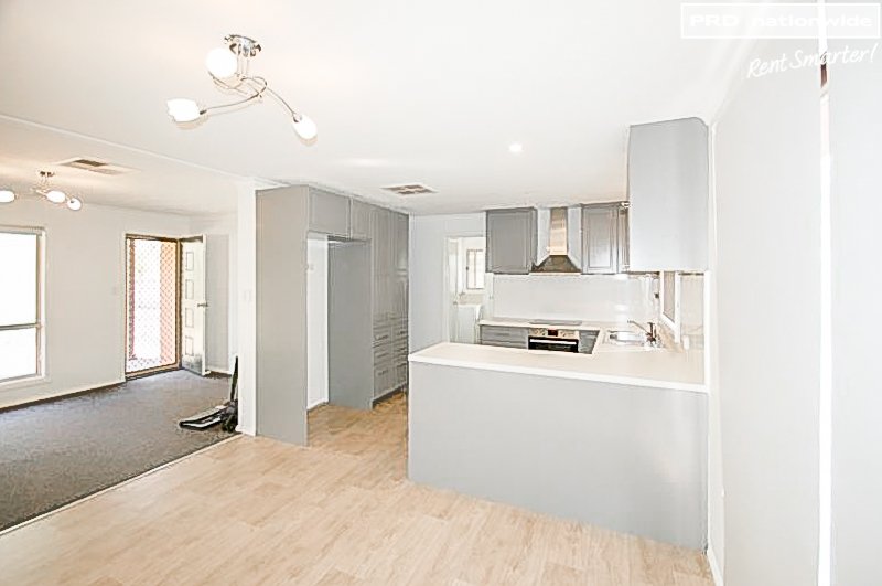 38 Railway Street, The Rock  THE ROCK 4