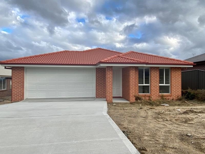 38 Reginald Drive TAMWORTH 1