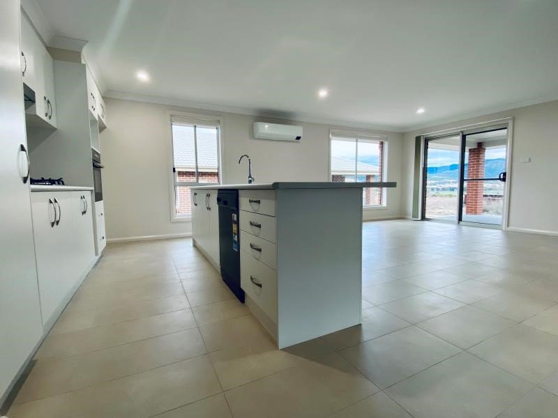 38 Reginald Drive TAMWORTH 4