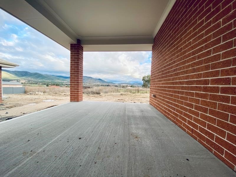 38 Reginald Drive TAMWORTH 8