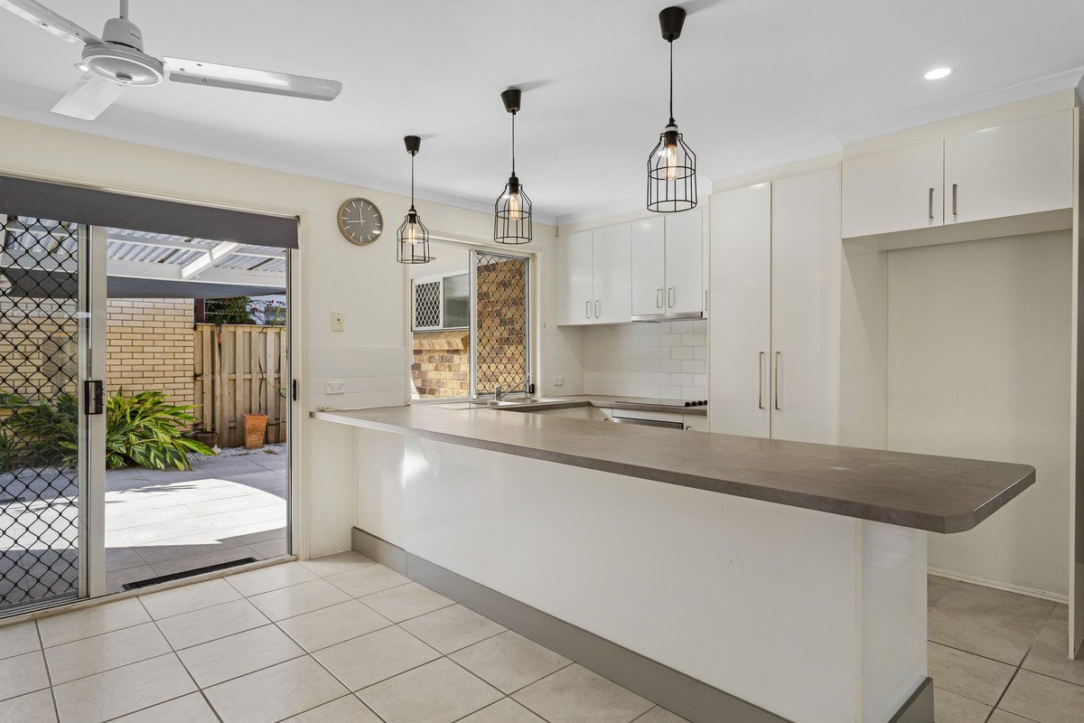 38 Roundelay Drive VARSITY LAKES 1