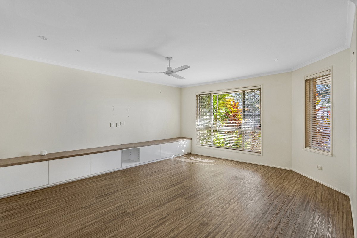 38 Roundelay Drive VARSITY LAKES 3