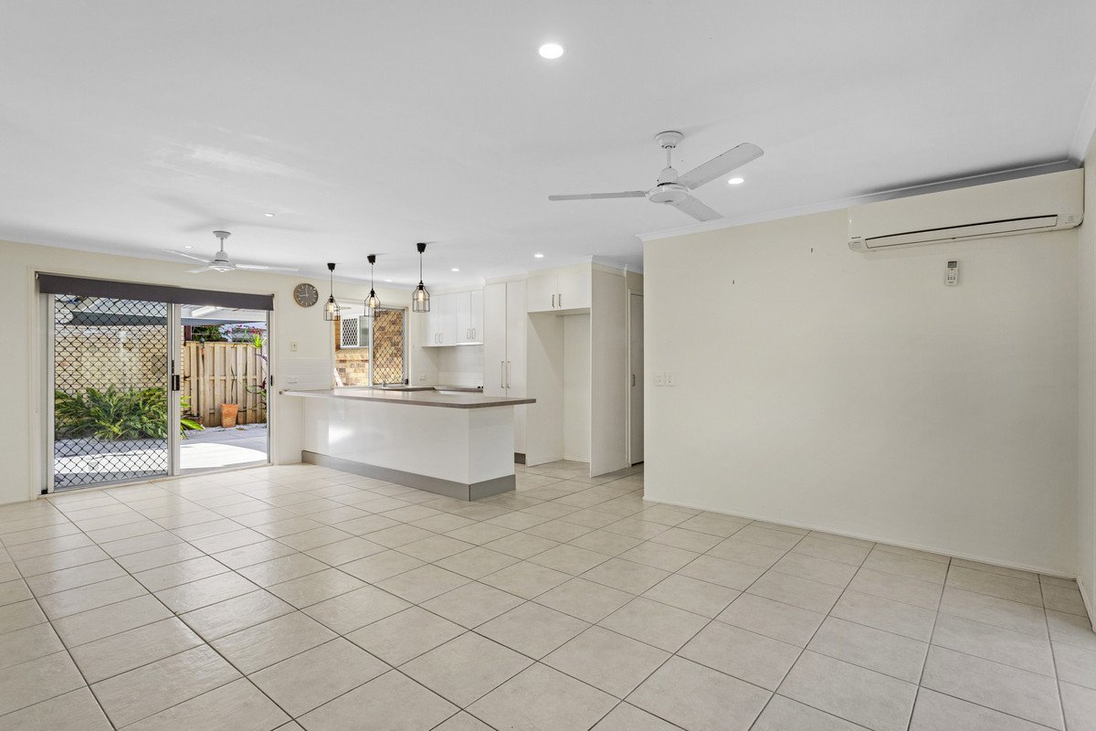 38 Roundelay Drive VARSITY LAKES 4