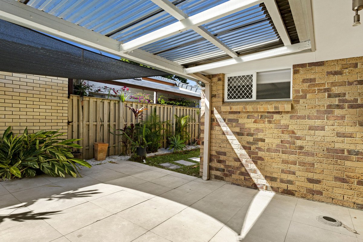 38 Roundelay Drive VARSITY LAKES 5