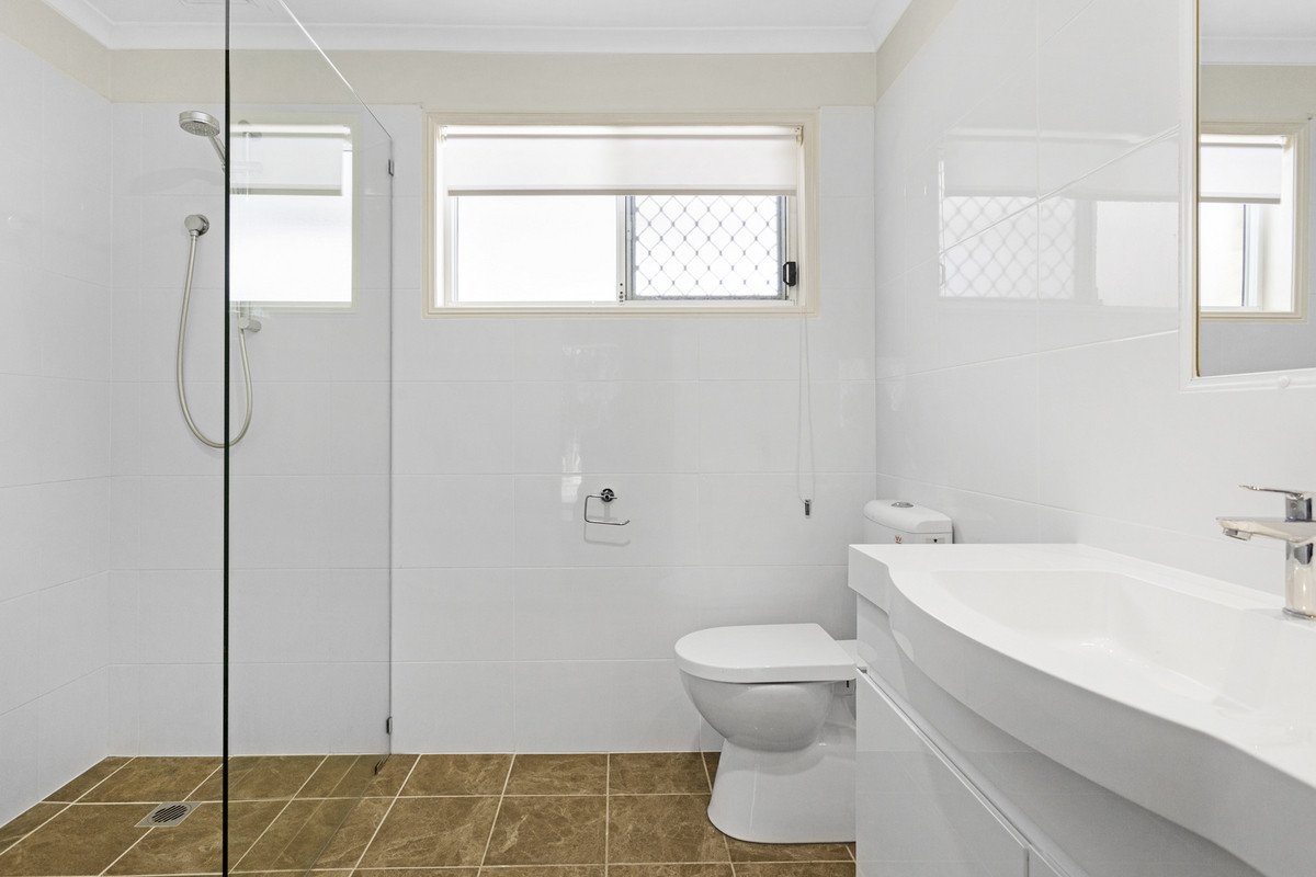 38 Roundelay Drive VARSITY LAKES 7