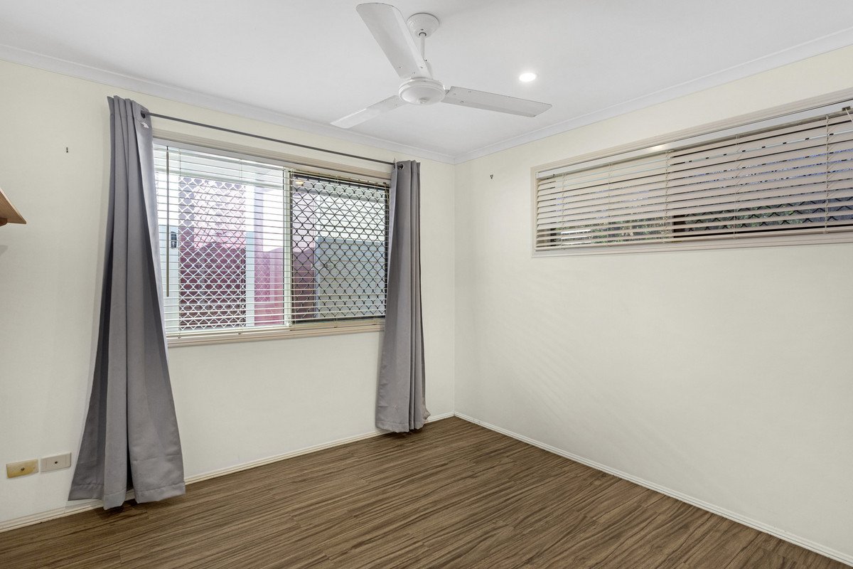 38 Roundelay Drive VARSITY LAKES 8