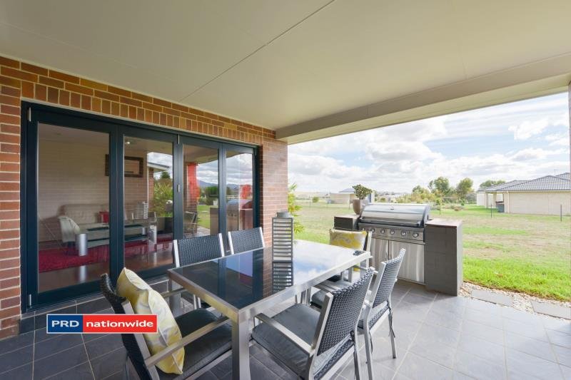 38 Sequoia Drive TAMWORTH 4