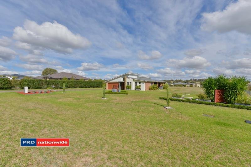 38 Sequoia Drive TAMWORTH 9