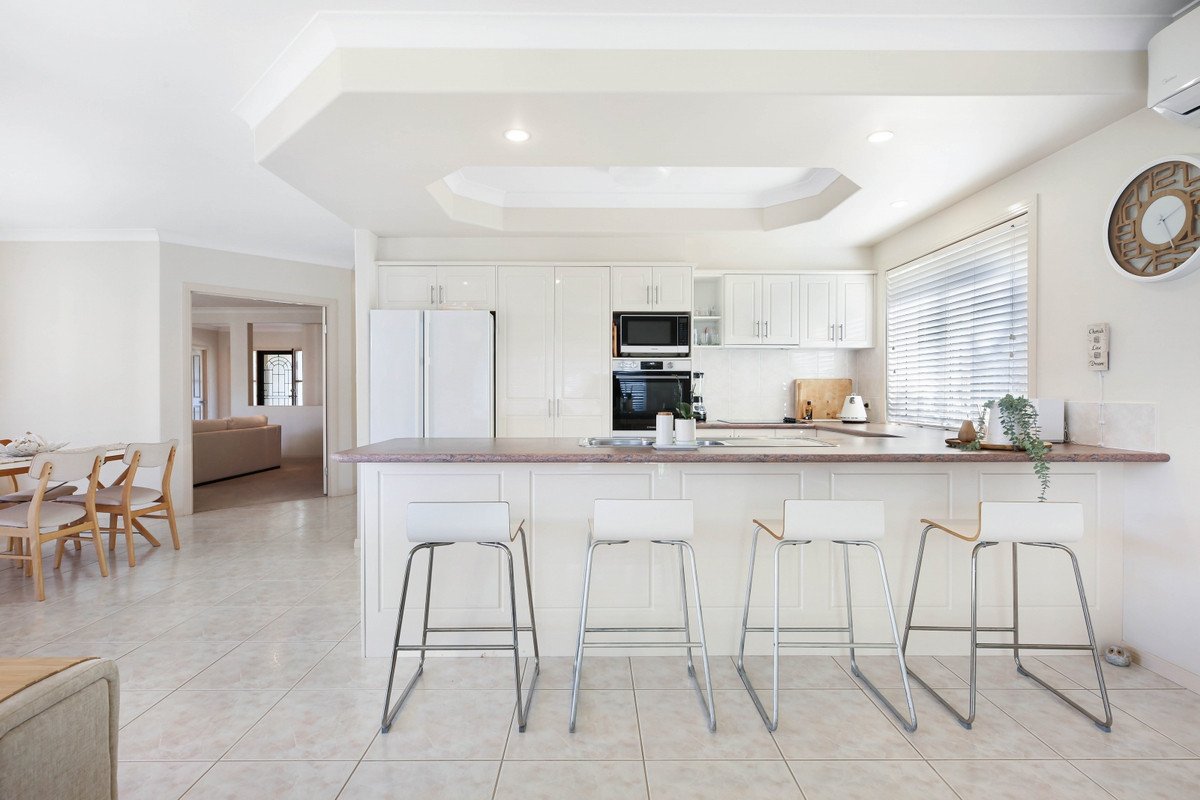 38 Shoalwater Court Burleigh Waters 5