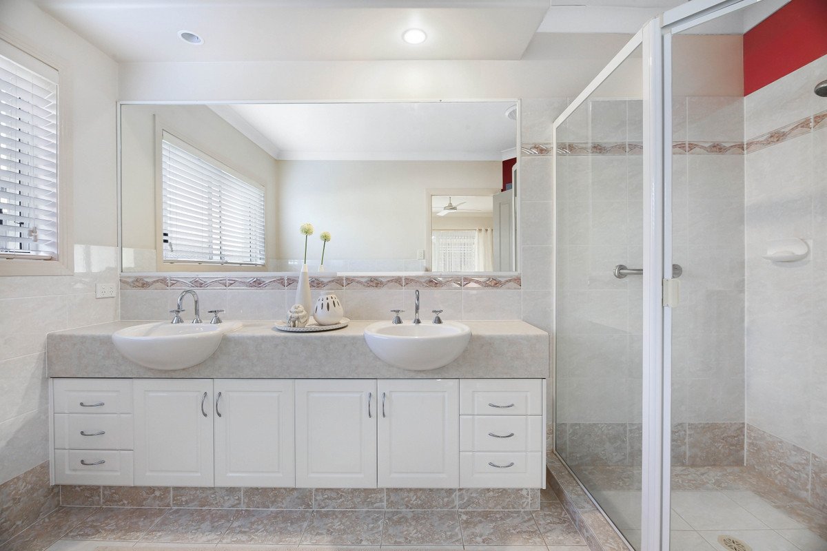 38 Shoalwater Court Burleigh Waters 12