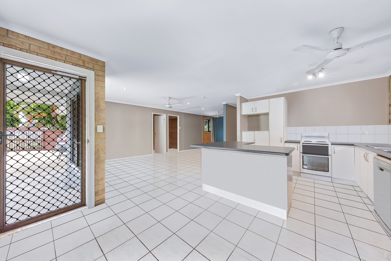 38 South Molle Boulevard CANNONVALE 2