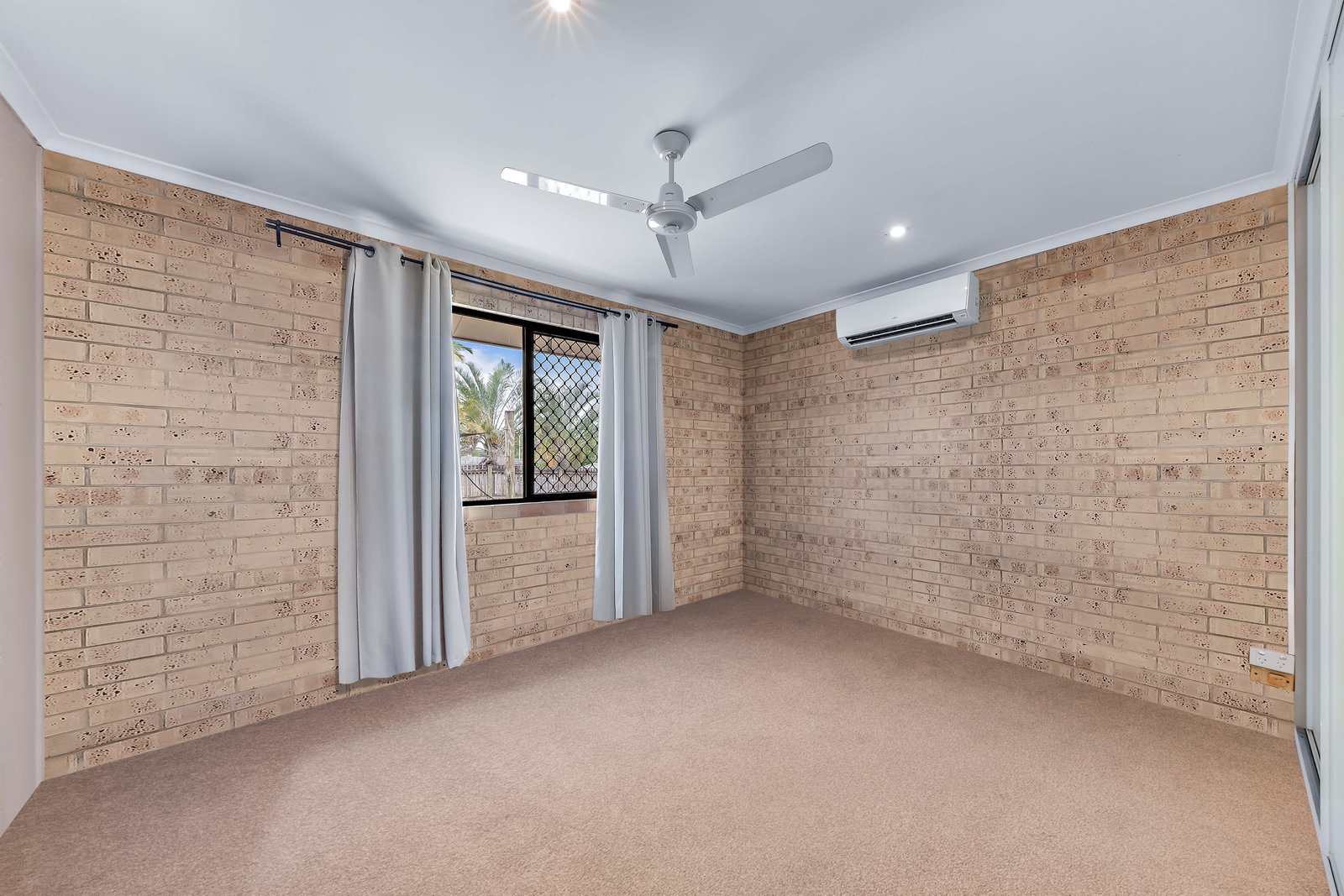 38 South Molle Boulevard CANNONVALE 4