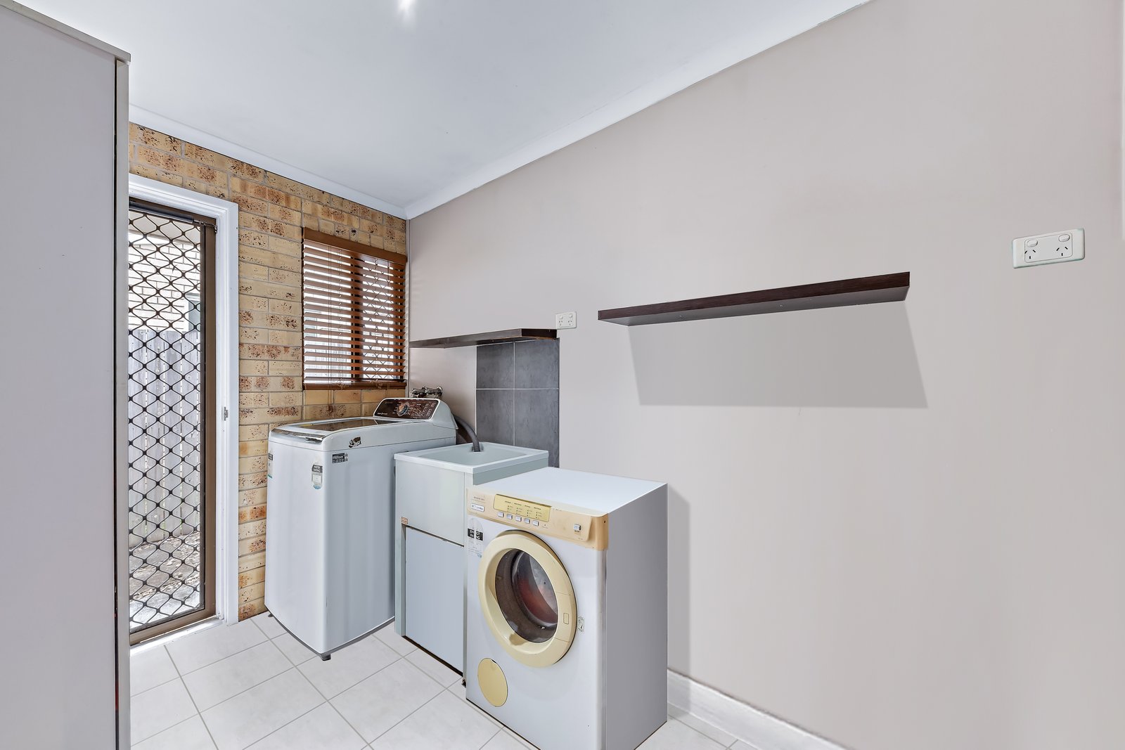 38 South Molle Boulevard CANNONVALE 9