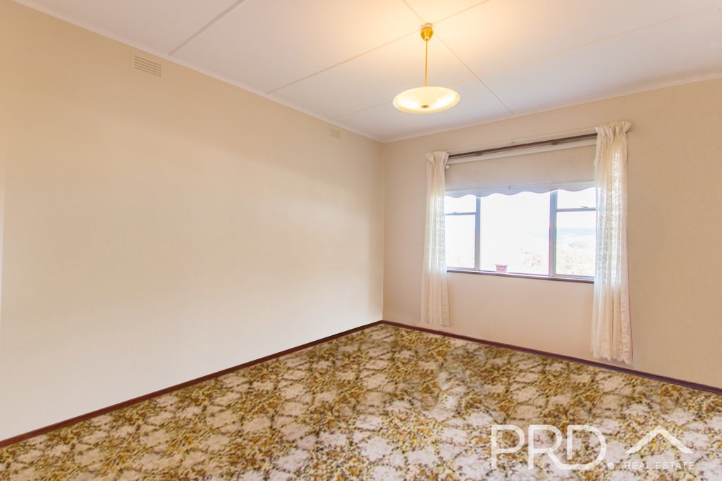 38 Sunnyside Ave  BATLOW 9