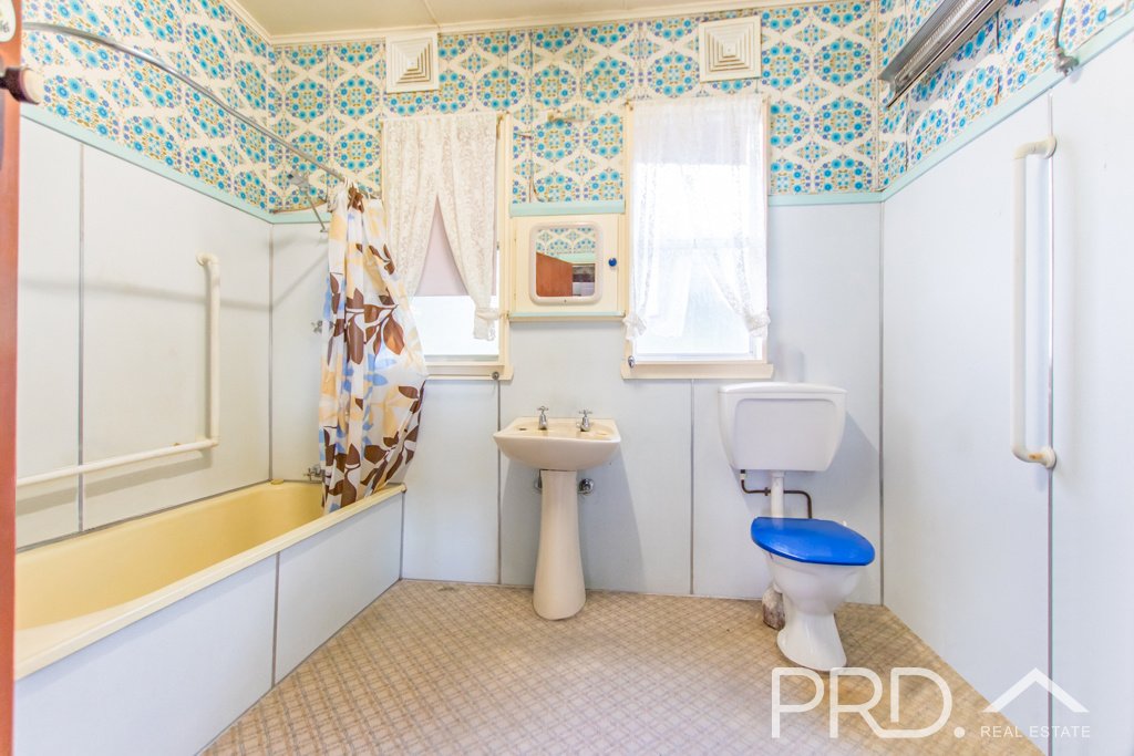 38 Sunnyside Ave  BATLOW 11