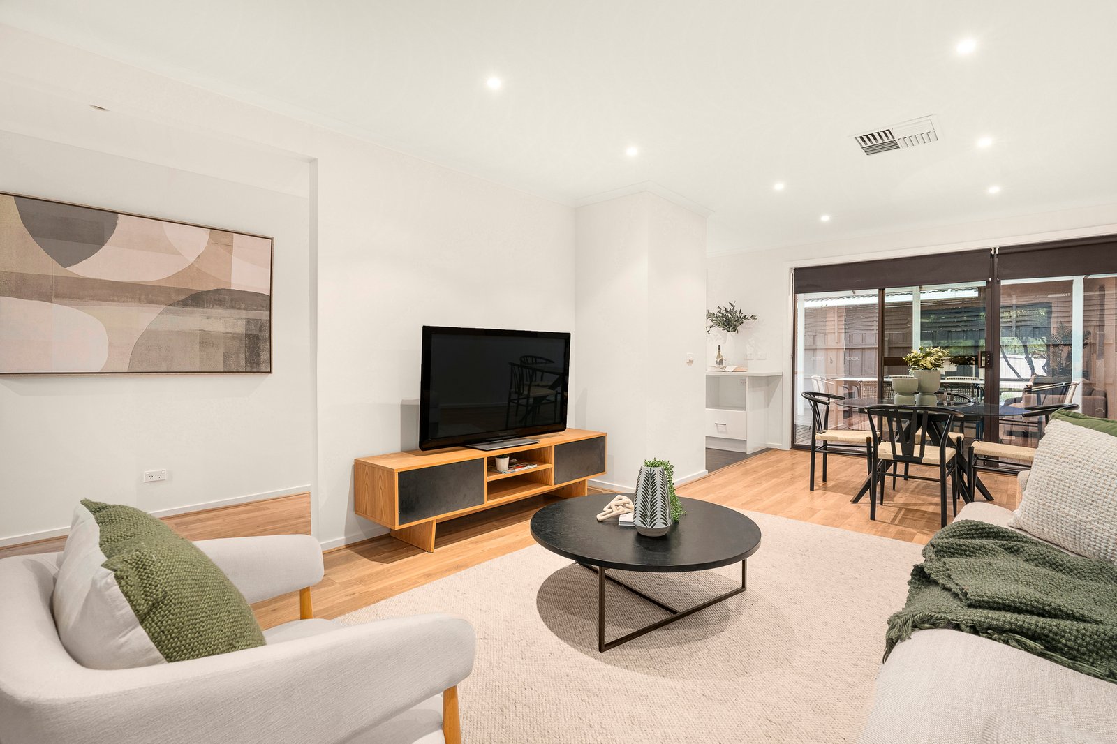 Gallery: 3/8 Thistle Grove
