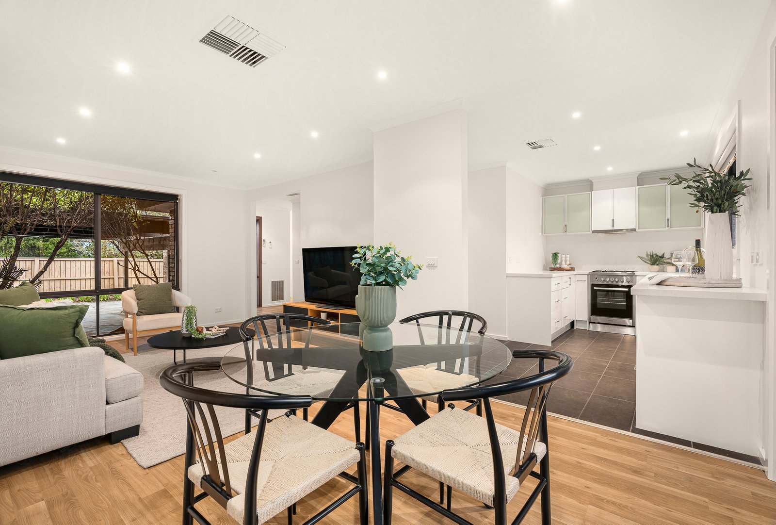 Gallery: 3/8 Thistle Grove