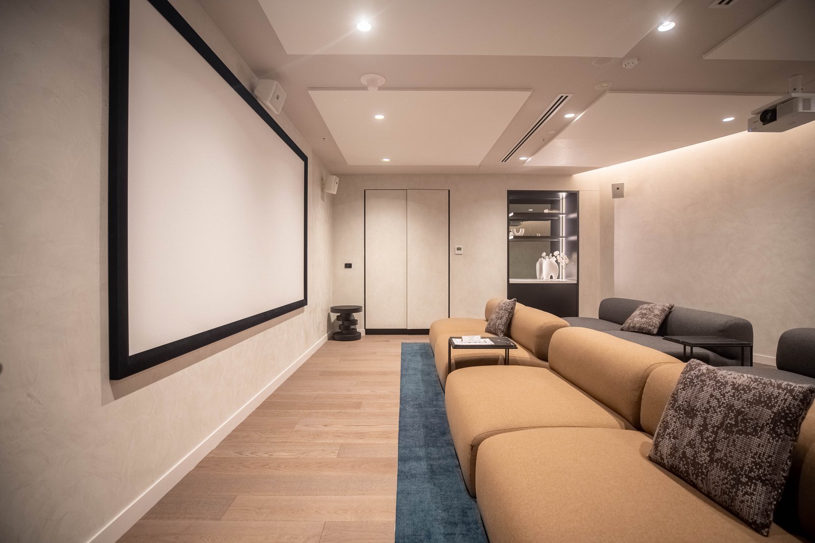 3807/63 La Trobe Street MELBOURNE 17