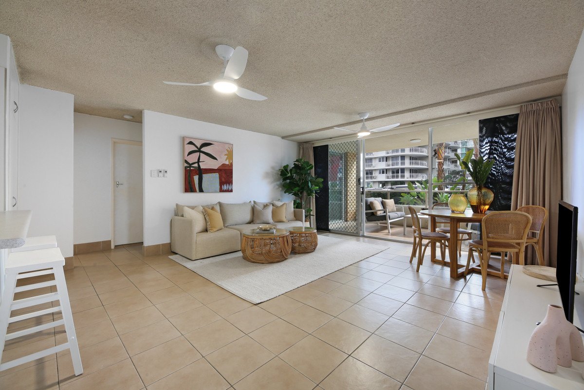 3/82 The Esplanade Burleigh Heads 2