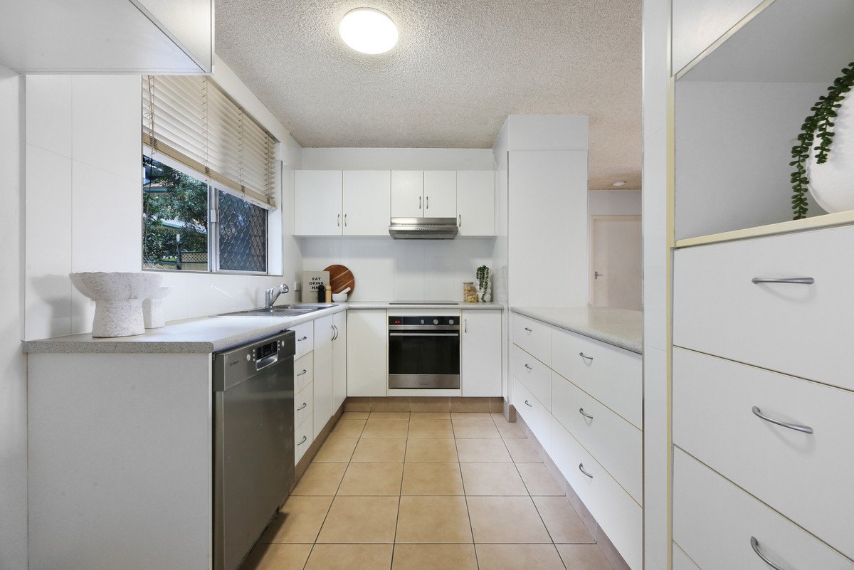 3/82 The Esplanade Burleigh Heads 6