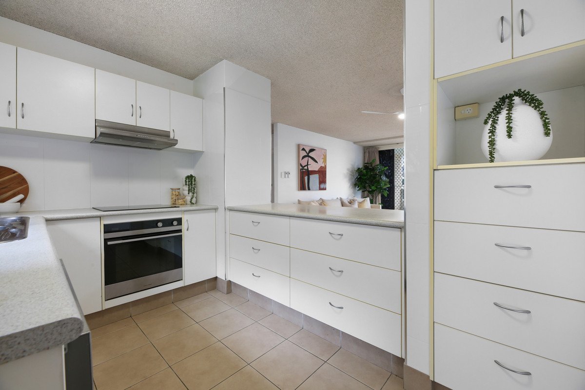 3/82 The Esplanade Burleigh Heads 7