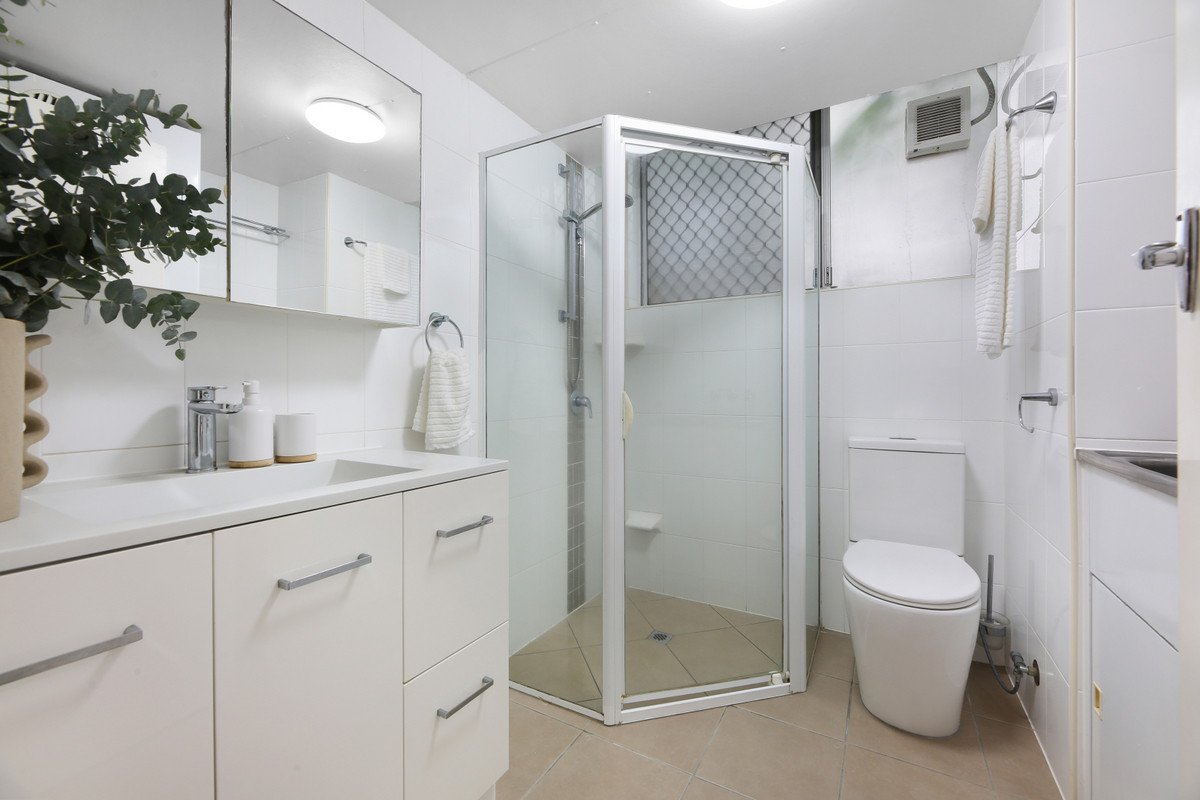 3/82 The Esplanade Burleigh Heads 12