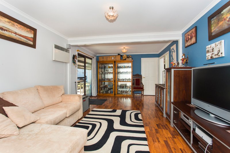 383 Long Point rd East  SINGLETON 8