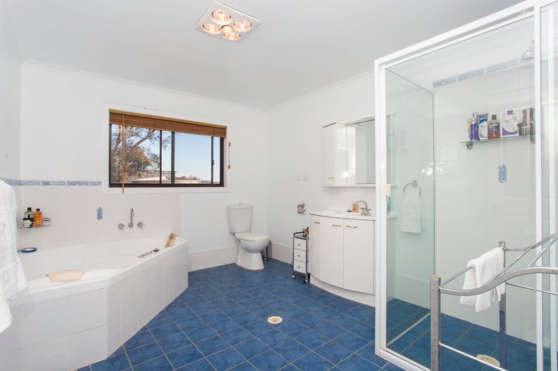 383 Long Point rd East  SINGLETON 11