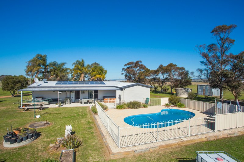 383 Long Point rd East  SINGLETON 17