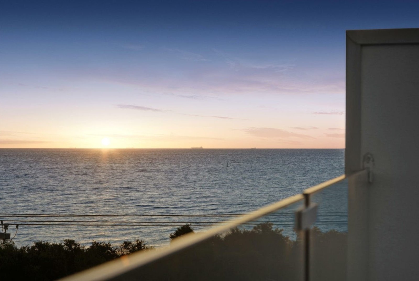 Gallery: 383b Beach Road