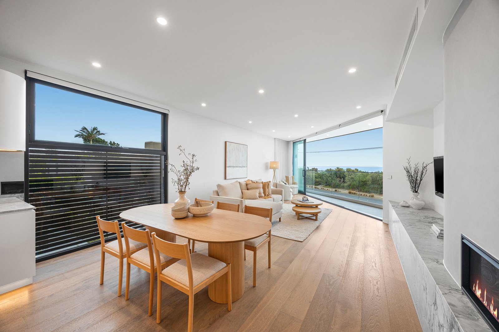 Gallery: 383b Beach Road