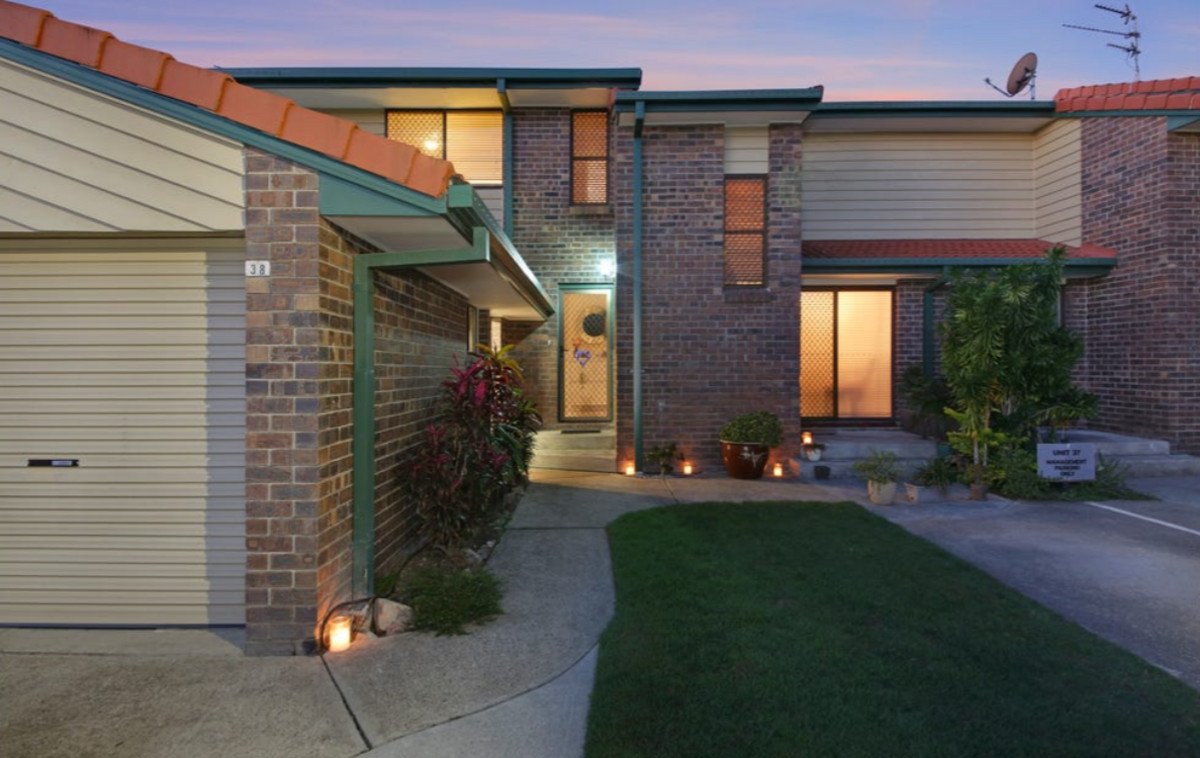 38/5-15 Galeen Drive BURLEIGH WATERS 2