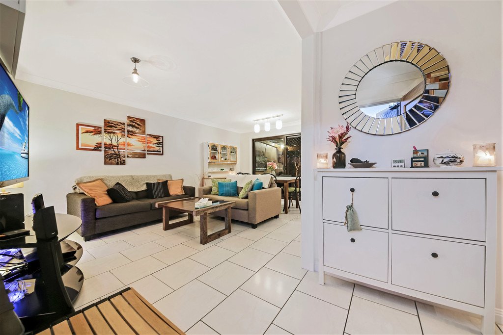 38/5-15 Galeen Drive BURLEIGH WATERS 1