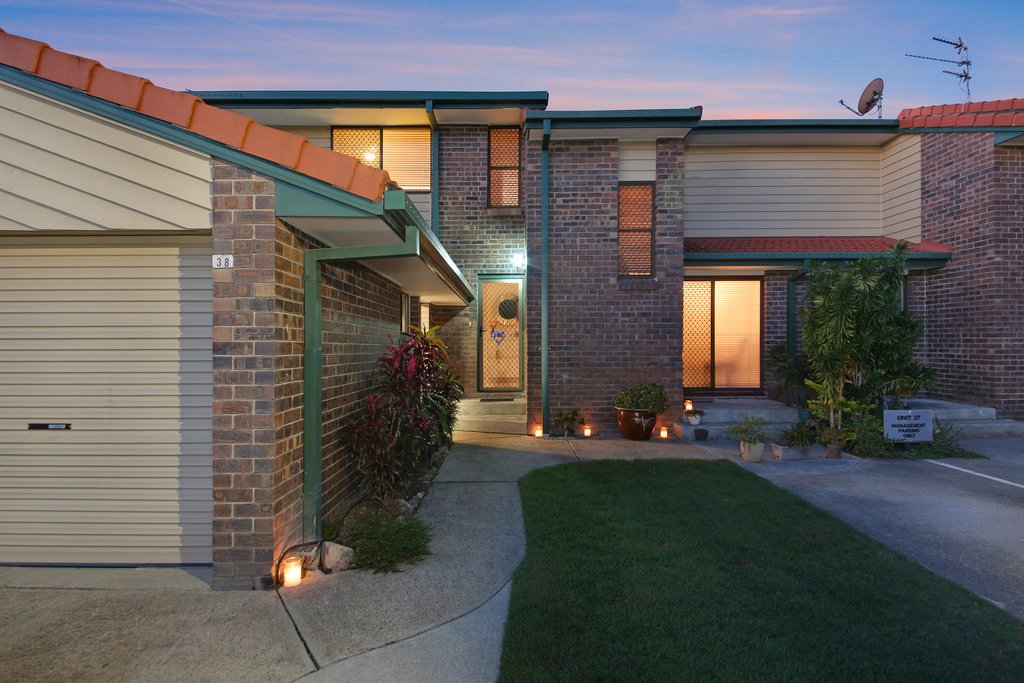 38/5-15 Galeen Drive BURLEIGH WATERS 2