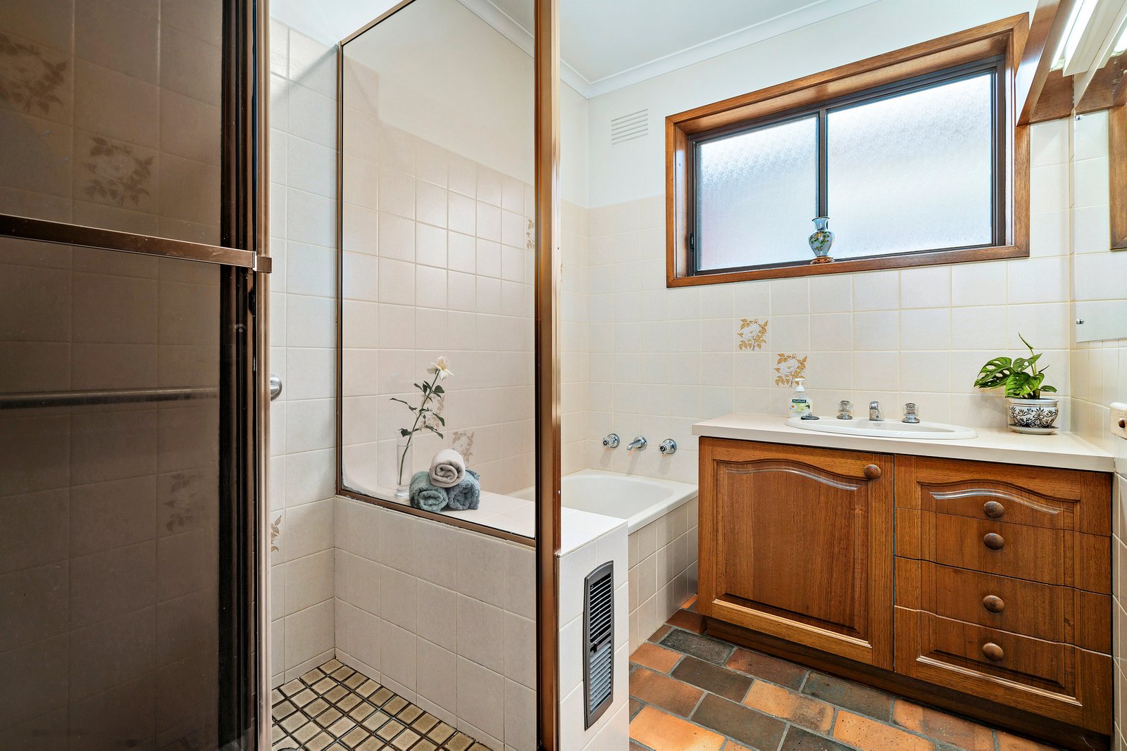 Real Estate and Property in 386 Kooyong Road, Caulfield South, VIC