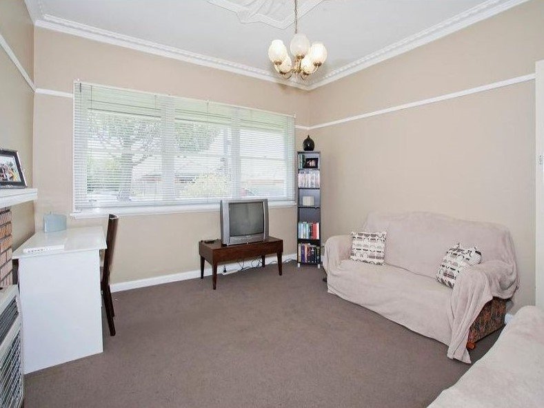 Gallery: 387 Autumn Street