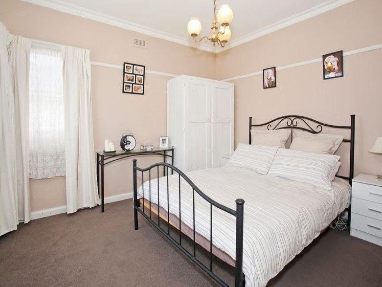 Gallery: 387 Autumn Street