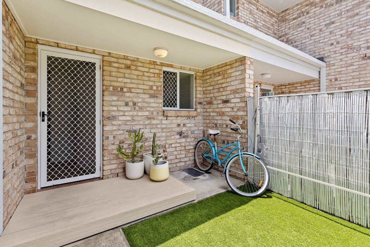 38/9-15 Harrier Drive Burleigh Waters 12