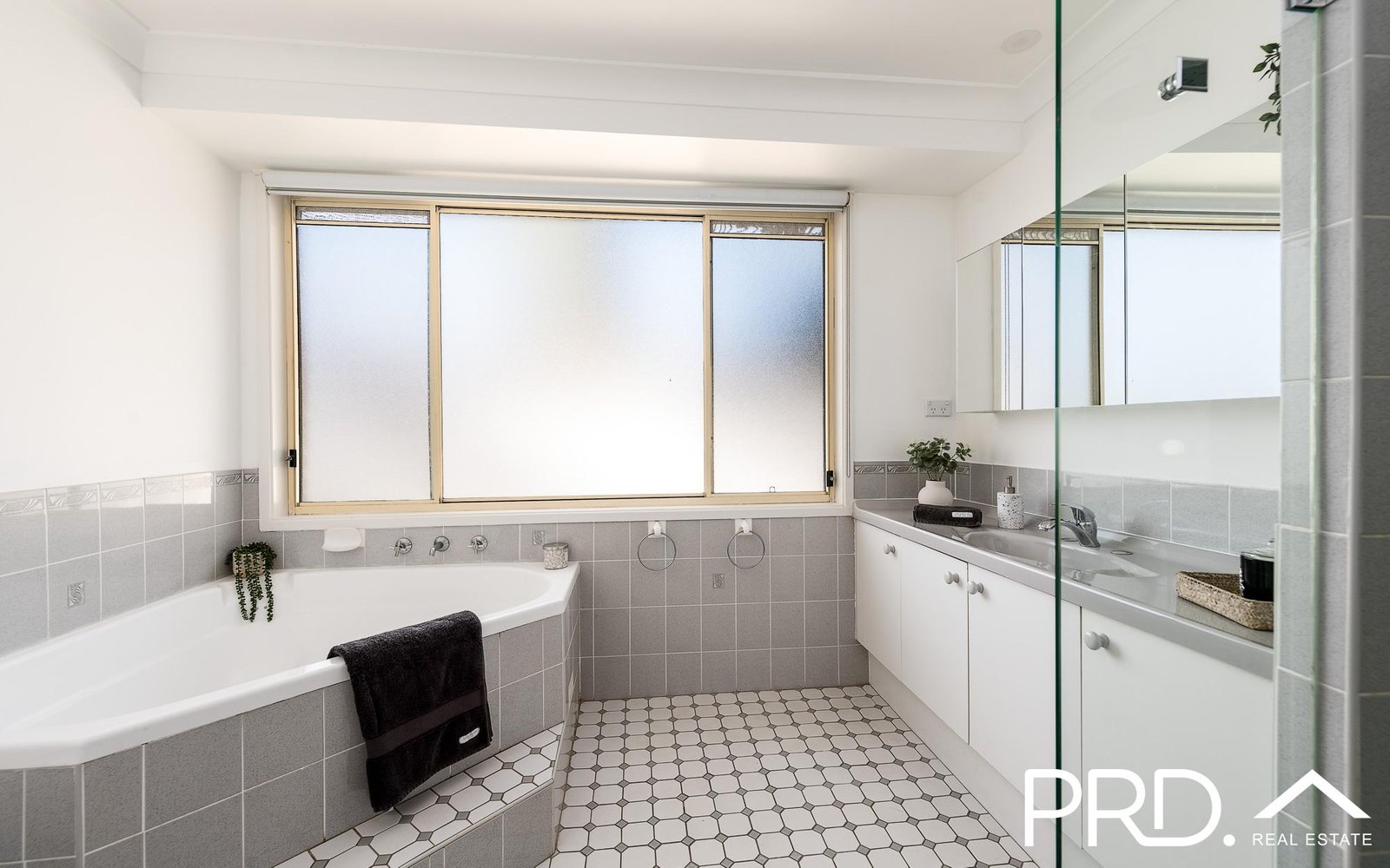 38a Irene Street PANANIA 11