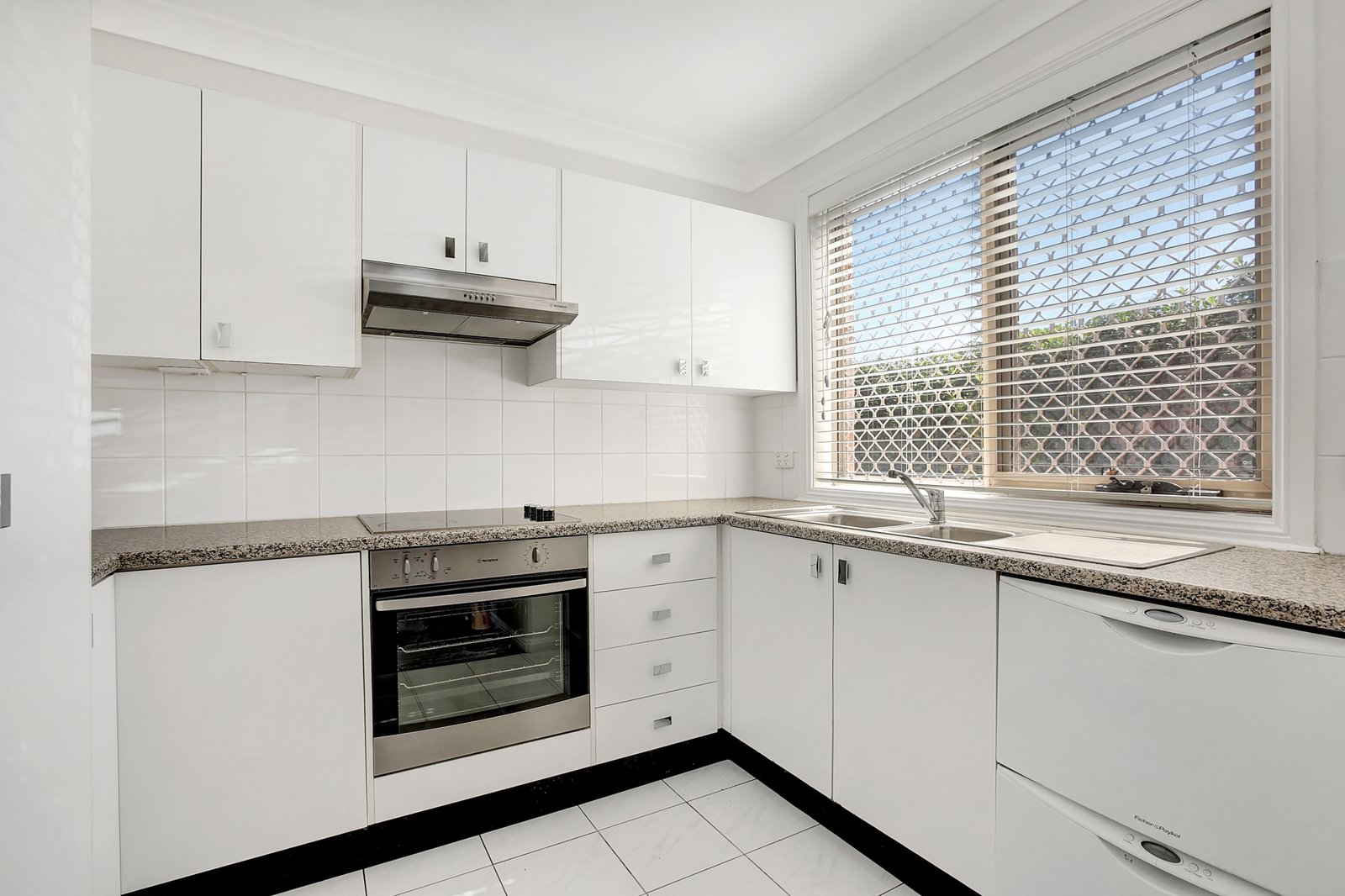 3/9-11 Clive Avenue WARRAWONG 3