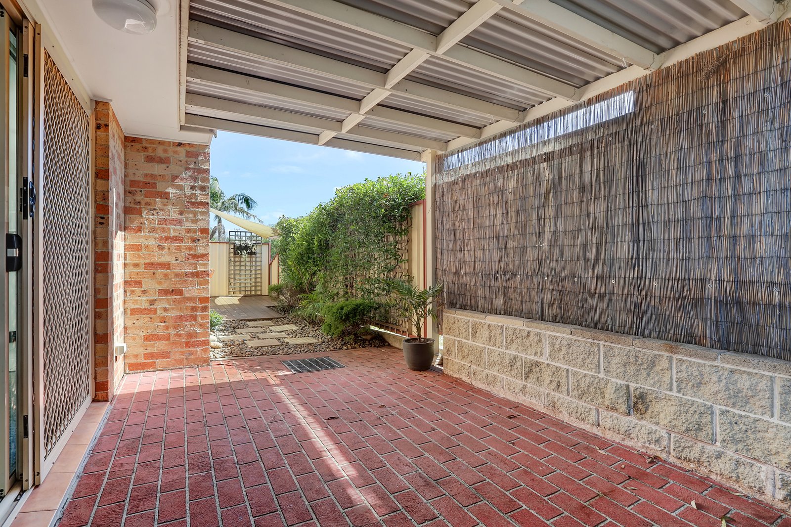 3/9-11 Clive Avenue WARRAWONG 4